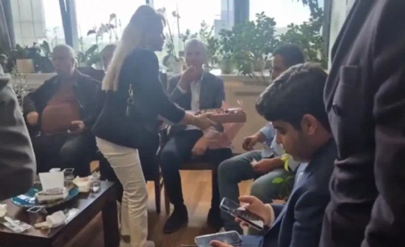 Kılıçdaroğlu ekibinden Genel Merkez'de çikolatalı kutlama!