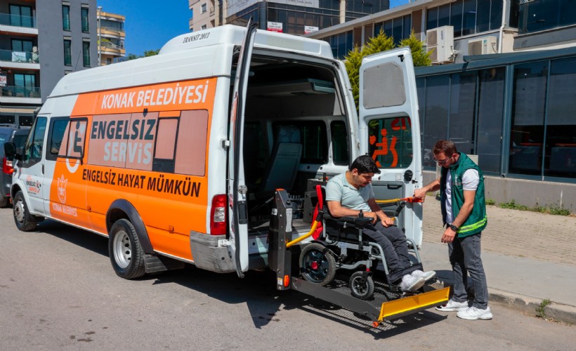 Konak’ın ‘Engelsiz Servis’i yüzleri güldürmeye devam ediyor