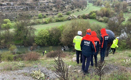 Kütahya'da feci kaza! Otomobil uçuruma uçtu, kadın yolcu kurtarılamadı