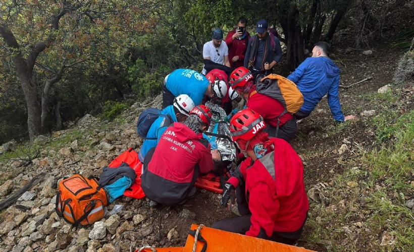 Likya Yolu'nda ayağı kırılan kişi kurtarıldı