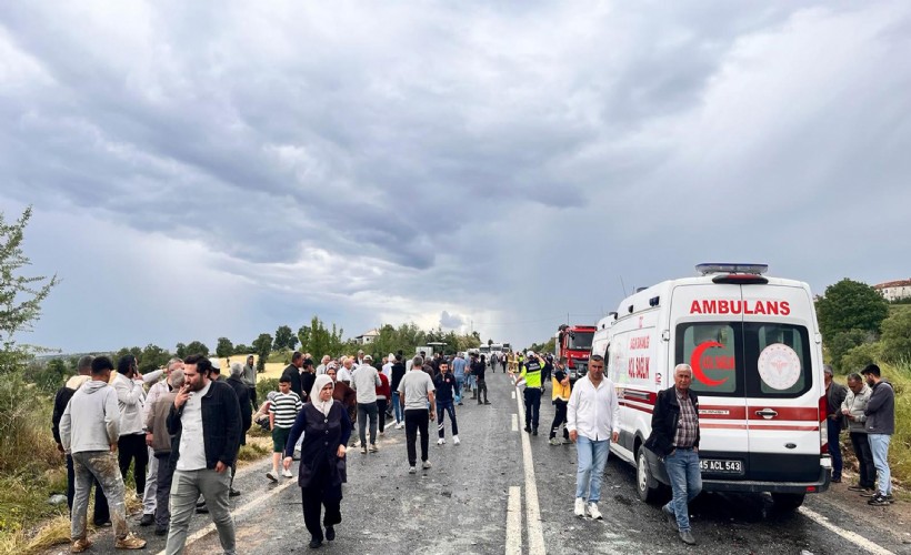 Manisa'da 5 aracın karıştığı zincirleme kaza: 8 yaralı!