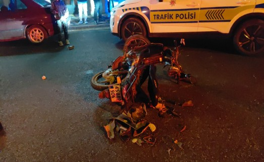Manisa'da feci kaza; Motosiklet sürücüsünün ağır yaralandığı kaza kamerada