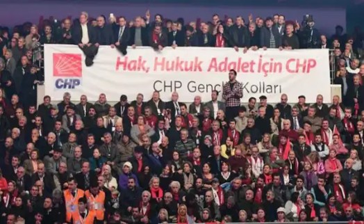 Önceki dönem CHP Gençlik Kolları başkanlarından ortak ‘mutlak butlan' açıklaması: 'Özgür Özel'in yanındayız'
