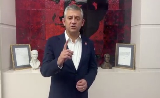Özgür Özel'den 'videolu' açıklama: 'Bir saldırı altındayız, buradan atarlarsa meydanlardayız!'