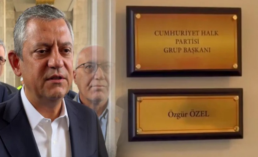 Özel'in Meclis'teki tabelası da değiştirildi