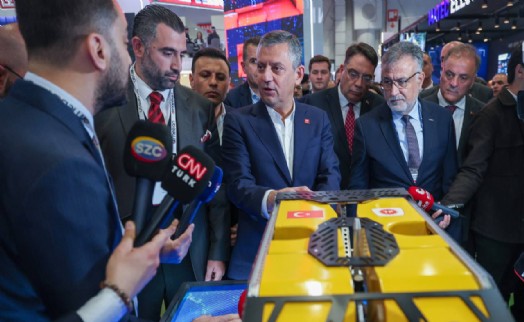 Özgür Özel, SAHA 2026 Fuarı'nı ziyaret etti