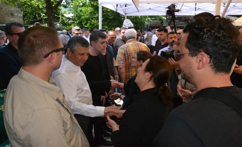 Özgür Özel amcasını son yolculuğuna uğurladı