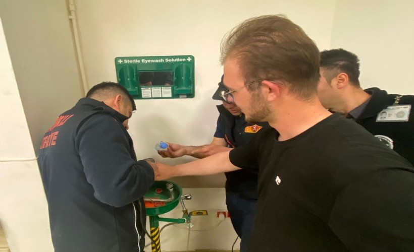 Parmağındaki yüzüğü itfaiye keserek çıkardı