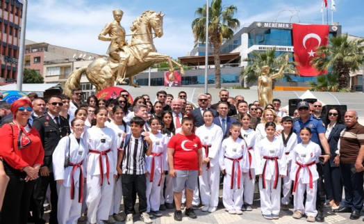 Pehlivan'dan 19 Mayıs mesajı: Gençliğin yanında olmak, geleceğe sahip çıkmaktır