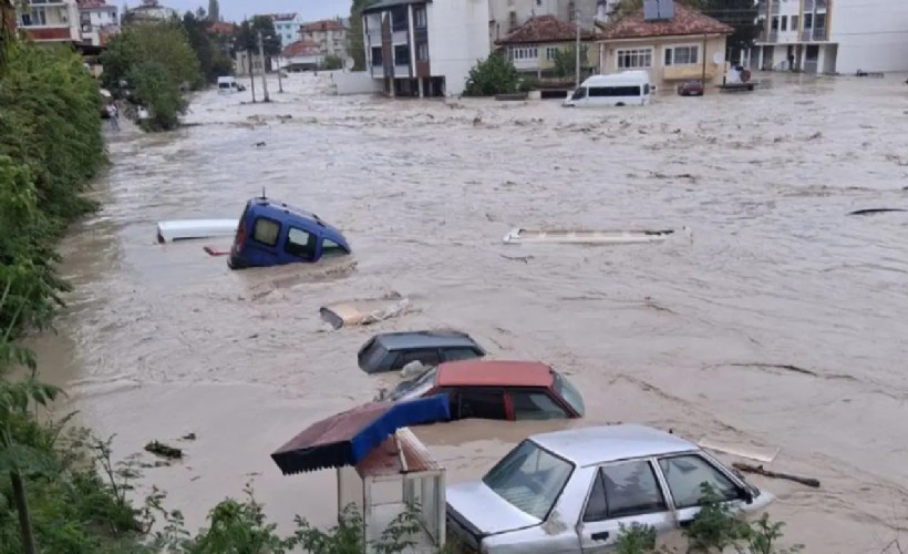 Sağanak ve dolu alarmı! Cadde ve sokaklar göle döndü: 12 yaralı