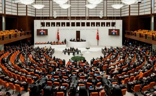TBMM'de tartışmalı vergi düzenlemelerini içeren teklifin ilk 5 maddesi kabul edildi