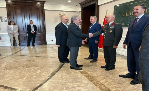 Vali Elban, il protokolü ile bayramlaştı