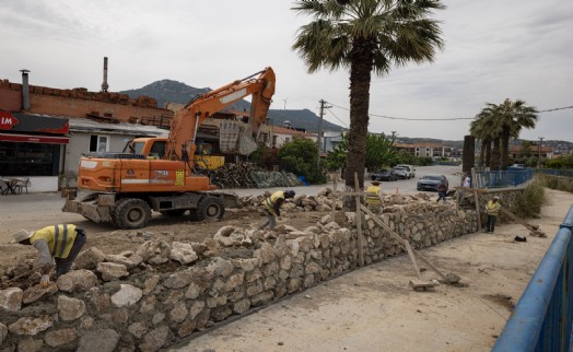 Yeni Foça’da tarihi dere yatağı güçlendiriliyor