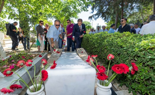 'Efsane Başkan' Piriştina vefatının 22'nci yılında mezarı başında anıldı