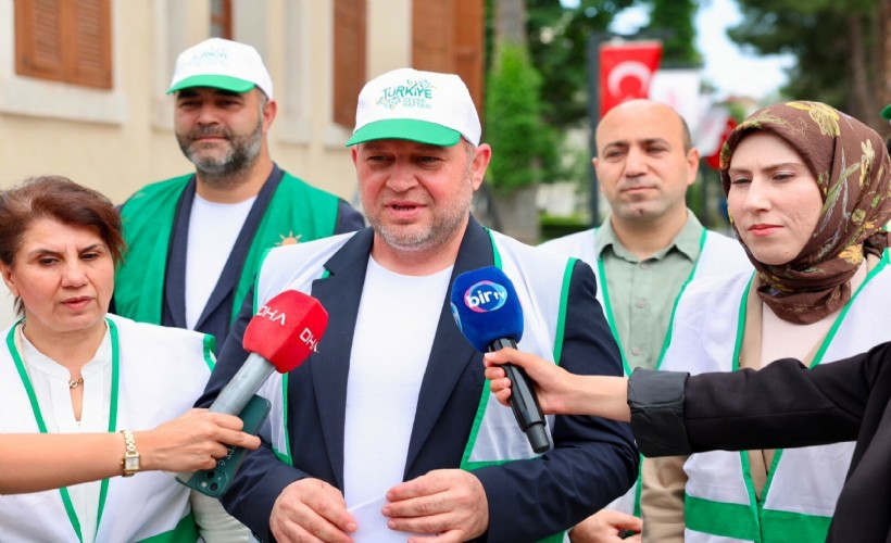 AK Parti İzmir'den çevre mesajı: Bir ağacı yaşatmak geleceği yaşatmaktır