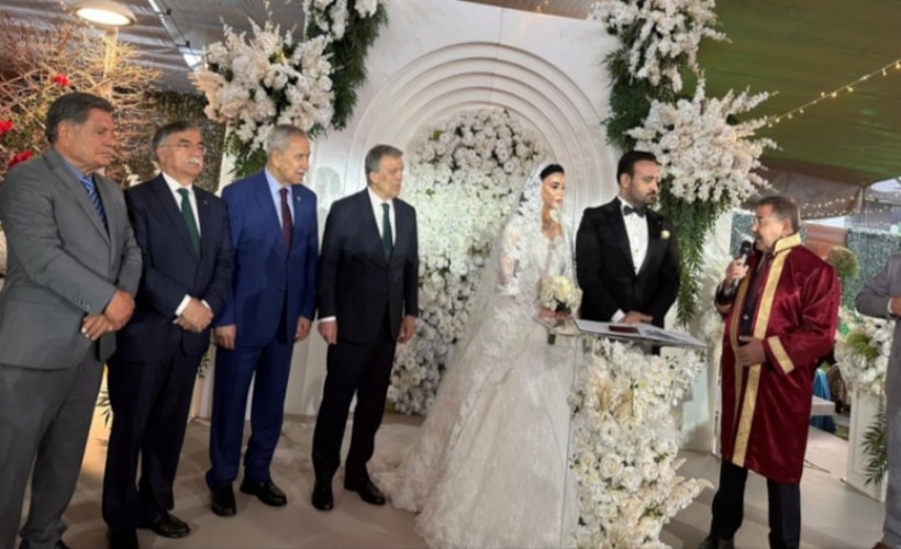 AK Parti düğününde Arınç'tan Erdoğan'a göndermeler