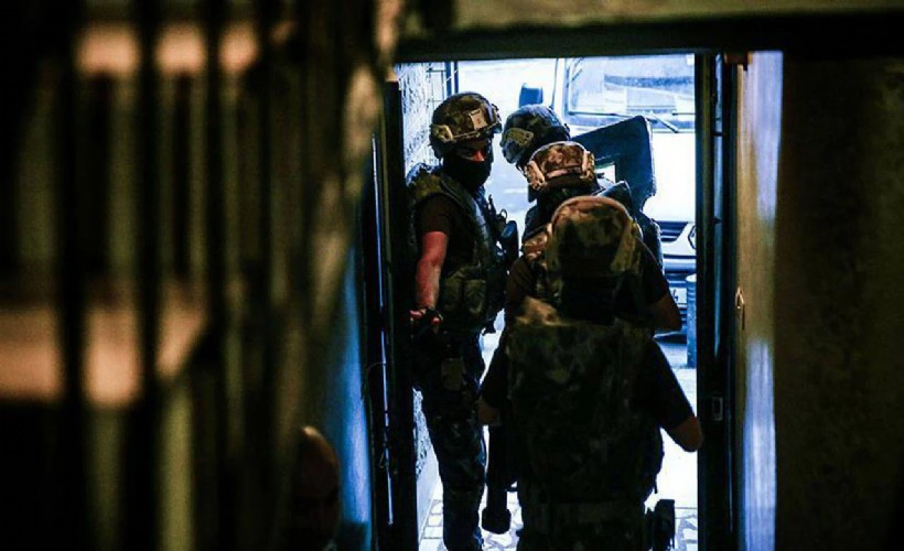 Akın Gürlek duyurdu: Ülke çapında operasyon, yüzlerce gözaltı