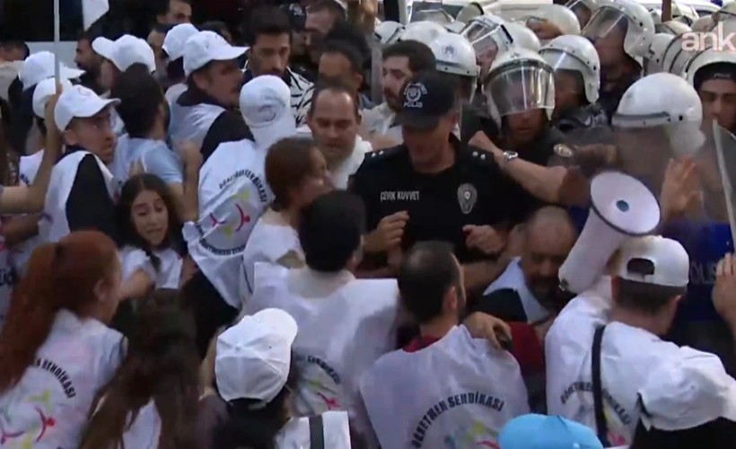 Ankara'da öğretmenlerin yürüyüşüne polis müdahalesi