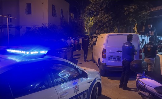 Babasının cenazesiyle 2 gün aynı evde yaşadı