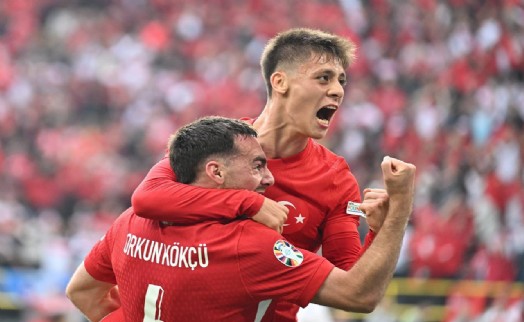 Balçova'da milli heyecan dev ekrana taşınıyor