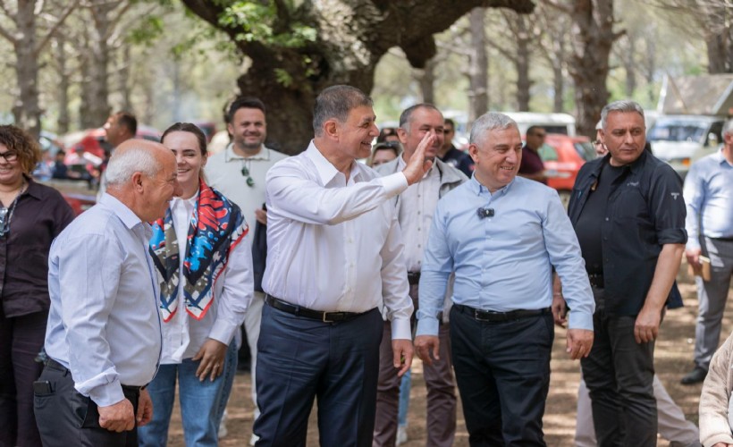 Başkan Tugay'dan Kozak çıkarması: Yol ve asfalt yatırımları başlıyor!