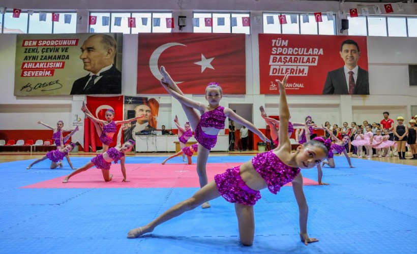 Bayraklılı kursiyerlerden yıl sonu gösterisi