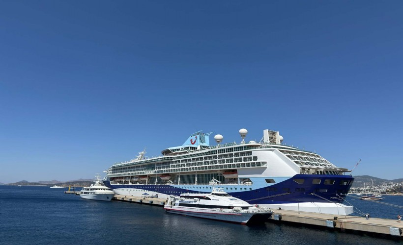 Bodrum'a denizden 1760 turist geldi