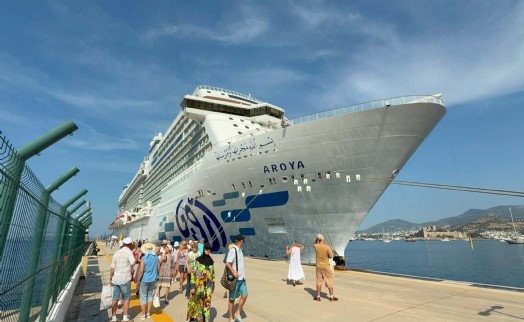 Bodrum'a denizden 2 bin 59 turist