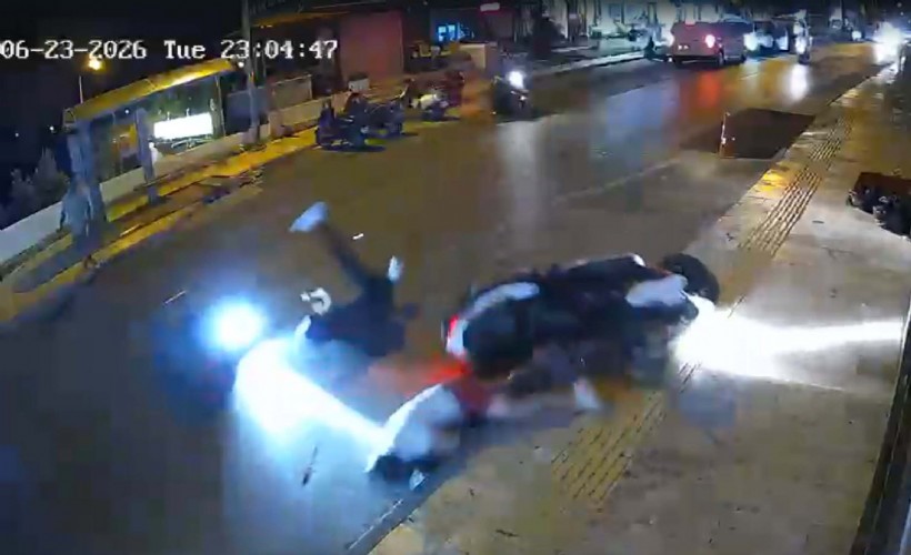 Bodrum'da 2 motosiklet çarpıştı; kaza kamerada