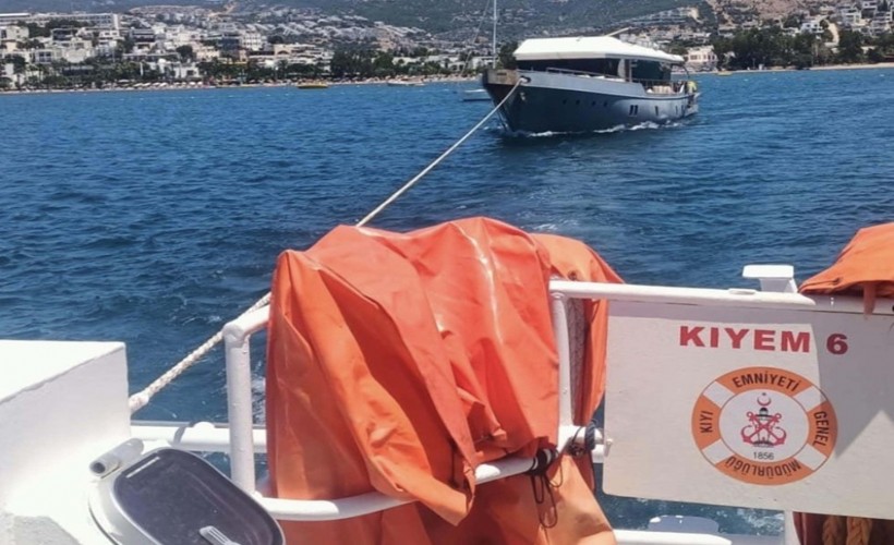 Bodrum'da makine arızası nedeniyle sürüklenen tekne kurtarıldı