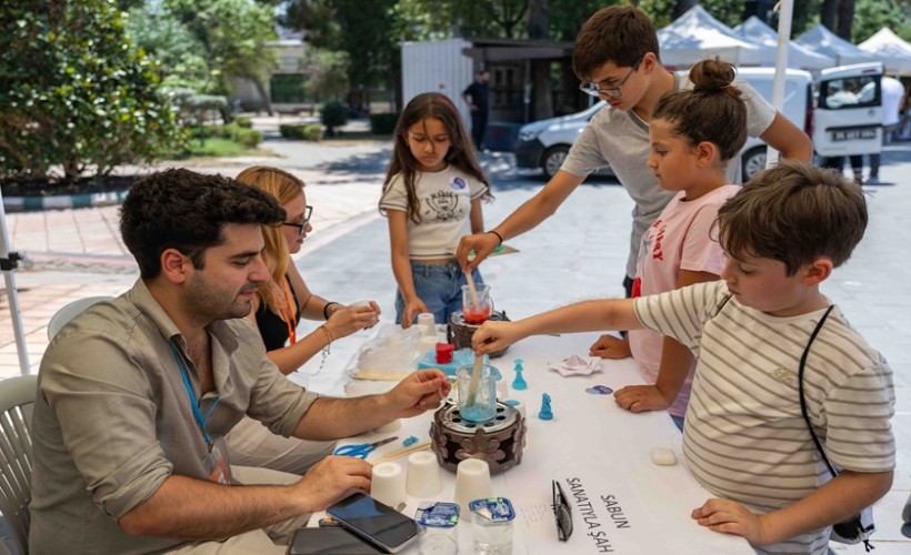 Bornova’da bilim meşalesi yandı