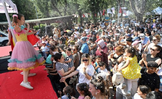 Bornova’da çocukların yaz coşkusu Büyükpark’tan taştı