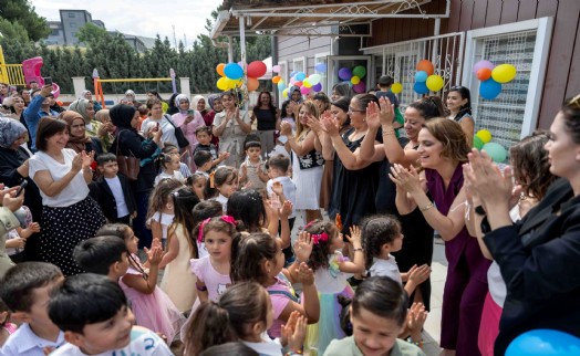 Bornova'da miniklerin belge coşkusu: Geleceğin yıldızları mezun oldu!