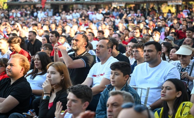 Bornova’da tek yürek! Milli heyecan dev ekranlarda yaşanacak!