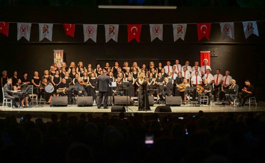 Bornova'da yaza coşkulu merhaba: Ayfer Feray'da müzik ziyafeti