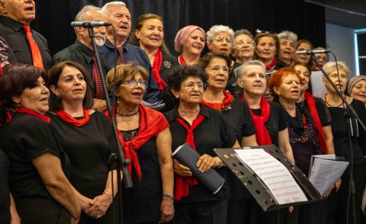 Bornova'nın çınarları diplomalarını aldı