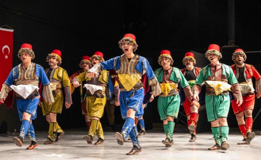 Bornova'nın 5. Halk Dansları Festivali muhteşem gala ile sona erdi