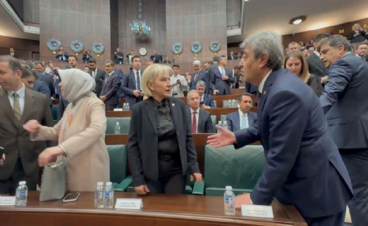 CHP'den istifa eden Nimet Özdemir AK Parti Grup Toplantısı'na geldi