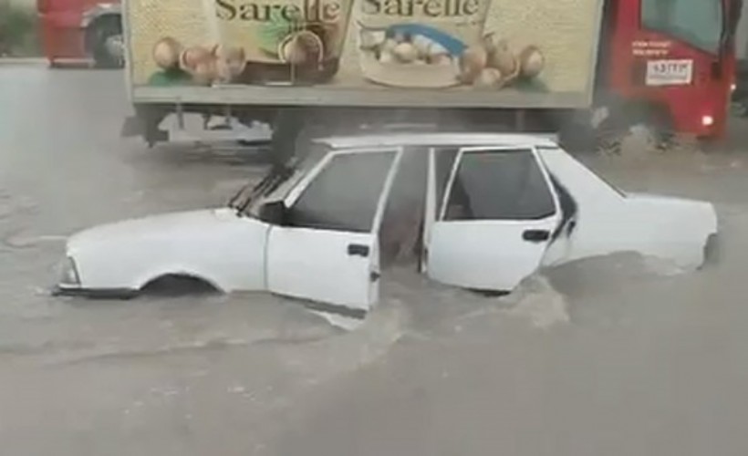 Denizli’de sağanak ve dolu yağışı, su baskınlarına neden oldu