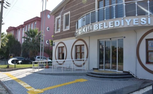 Dikili meclisinde 'açık mikrofon' skandalı! AK Partili isimlerden peş peşe tepki
