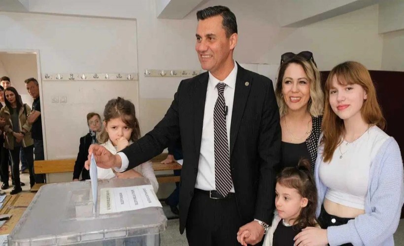Ferdi Zeyrek'in kızı sessizliğini zehir zemberek sözlerle bozdu! Çirkin karikatürü çizen butlancı çıkmıştı