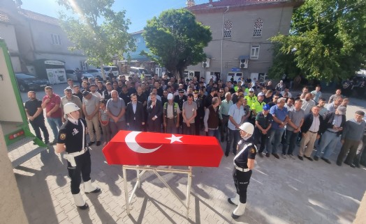 Görev başında hayatını kaybeden polis memuru toprağa verildi