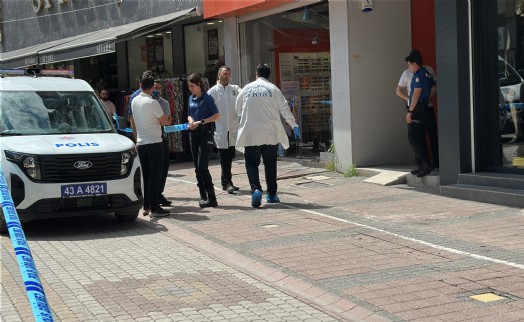 Husumetlileriyle tartışırken kendi tabancasıyla yaralandı!