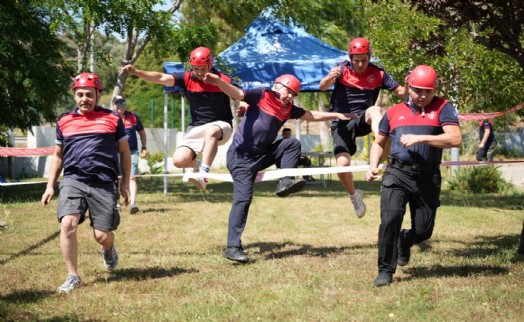 İtfaiyeciler arama kurtarma kampında bir araya geldi