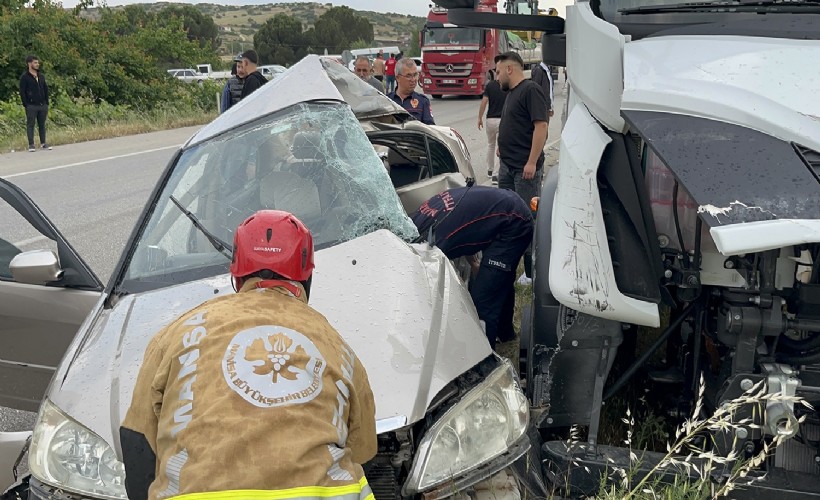 İzmir-Ankara yolunda feci kaza: Metrelerce sürüklenen sürücü ağır yaralandı