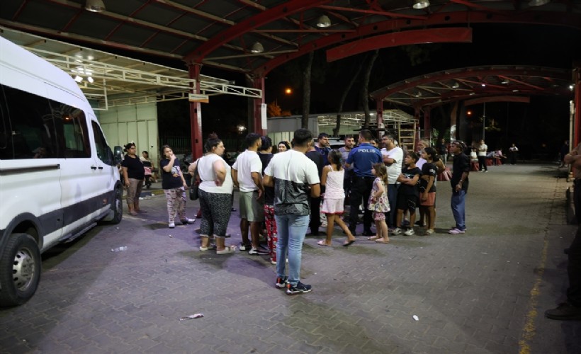 İzmir'de evde çıkan kavgada 9 yerinden bıçaklanarak ağır yaralandı