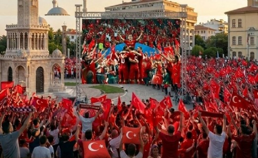İzmir'de milli maç heyecanı ve Yeşilay Bisiklet Turu aynı günde