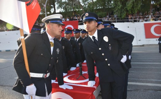 İzmir'de polis akademisinde mezuniyet coşkusu