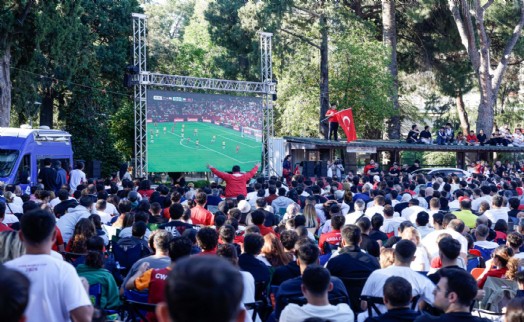 İzmir’de Dünya Kupası heyecanı meydanlara taştı
