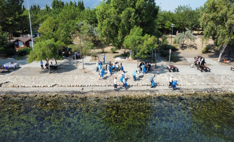 İzmir’de ortak yaşam alanlarında örnek dayanışma